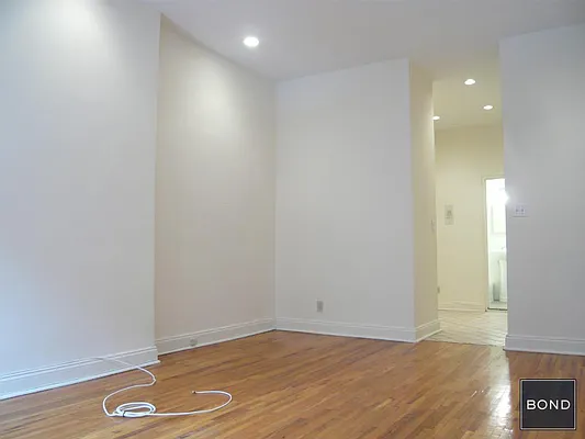 Rented by Bond New York | media 8