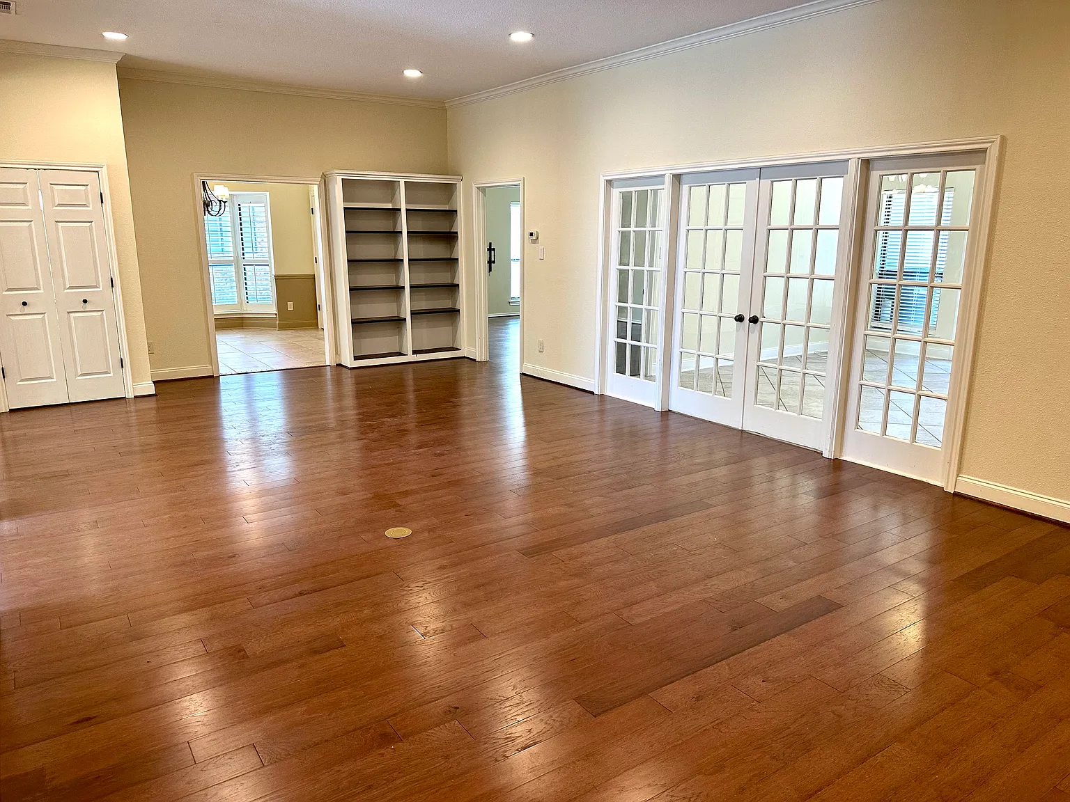 4 bed, 2.5 bath, 3046 sqft, $3,200 — Photo 3