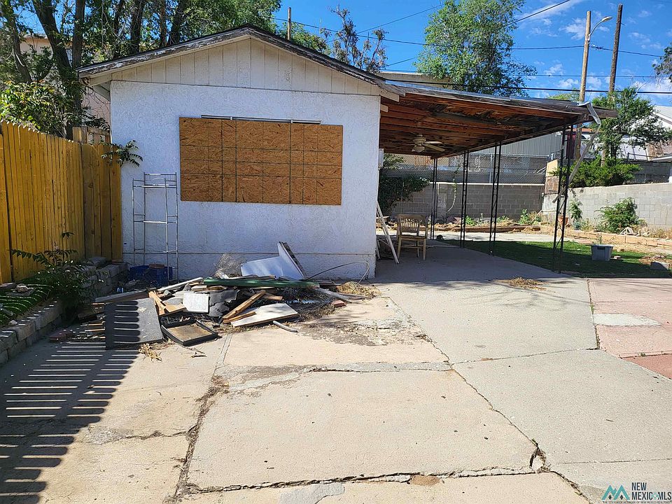 2nd image of 806 E Aztec Ave