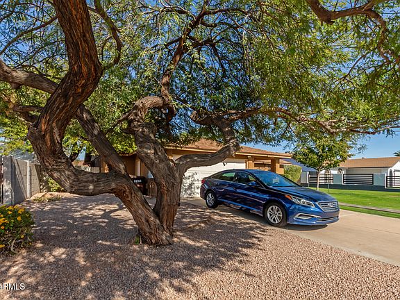 3rd image of 7138 W SUNNYSLOPE Lane