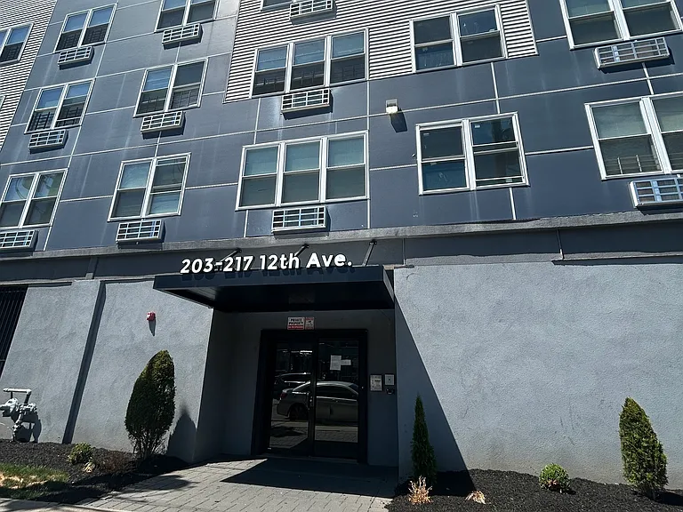 203 12th Ave #304 — Photo 1
