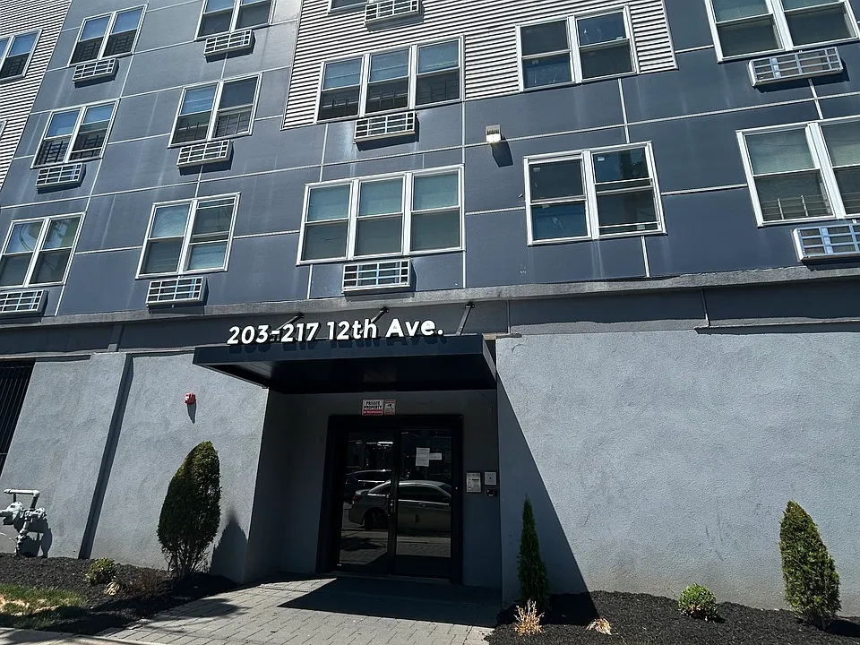 203 12th Ave #304