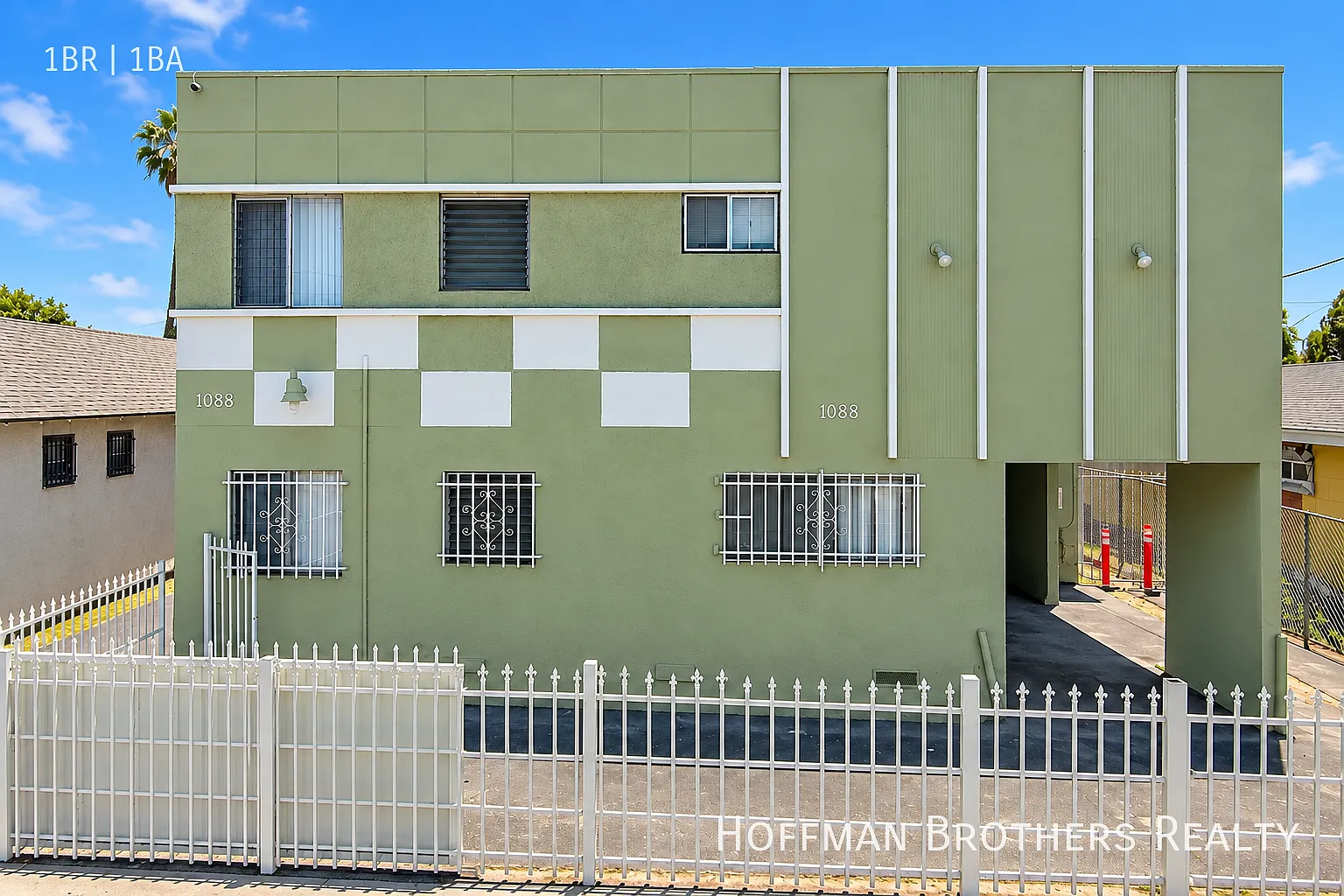 Bright 1-Bedroom With Hardwood Floors, Granite Kitchen & Parking Included!! — Photo 3