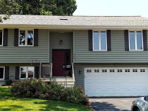 2nd image of 906 Fortress Dr
