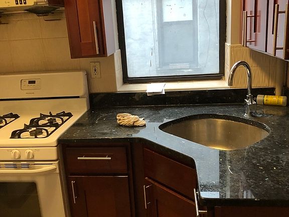 2nd image of 81 Chrystie St #4B