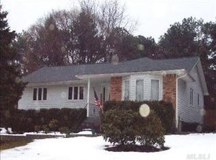 22 Bradley Dr, Shoreham, NY 11786