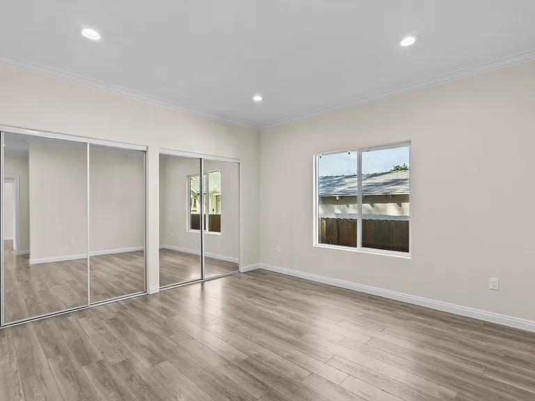 6715 Cedros Ave — Photo 16