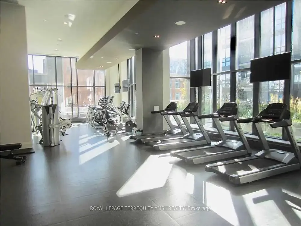 Axiom Condominium — Photo 3