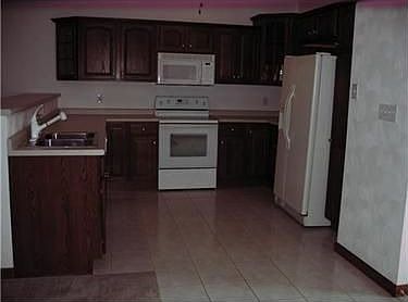 3rd image of 2224 Briarwood Dr