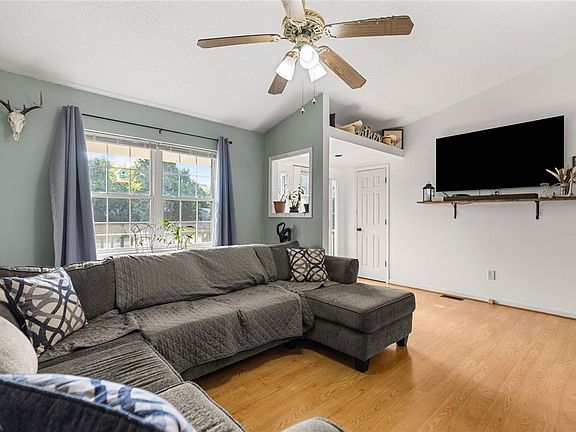 5th image of 337 Cherry Dr