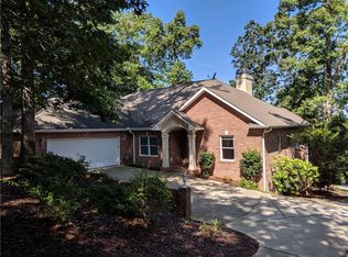 412 Woodridge Dr, Seneca, SC 29672
