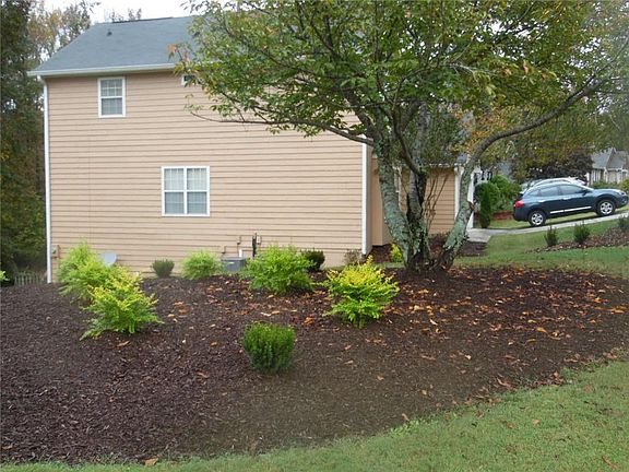 3rd image of 820 Walnut Creek Dr