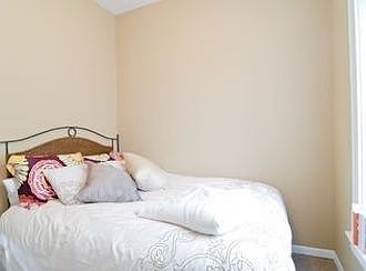 2nd image of 2528 N Burling St