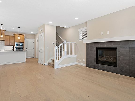 5th image of 3881 SE 83rd Ave