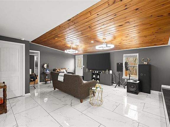 5th image of 393 Lancelot Rd