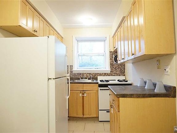 5th image of 482 Joralemon St APT F2
