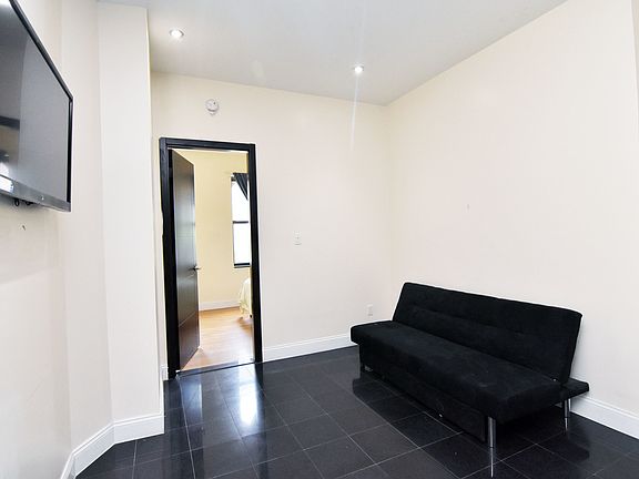 3rd image of 216 W 108th St #33E