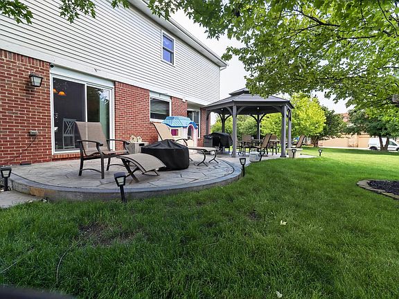 5th image of 18175 Queensbury Dr