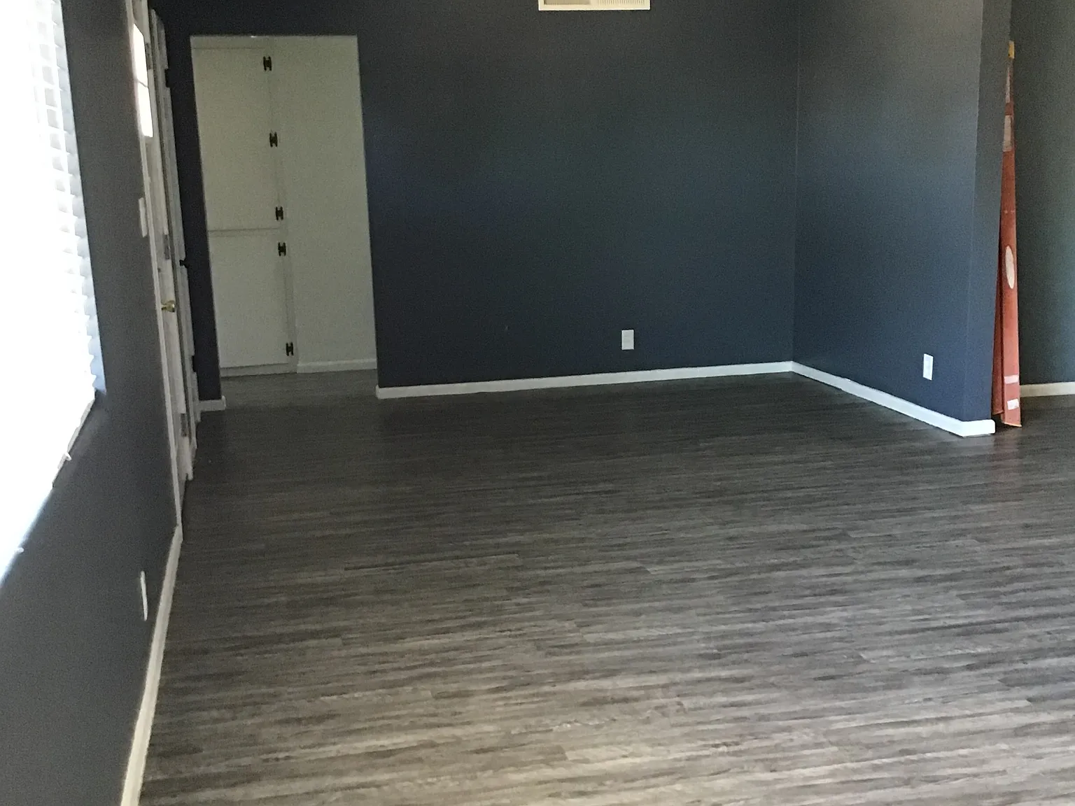 Central Location With Pool — Photo 2