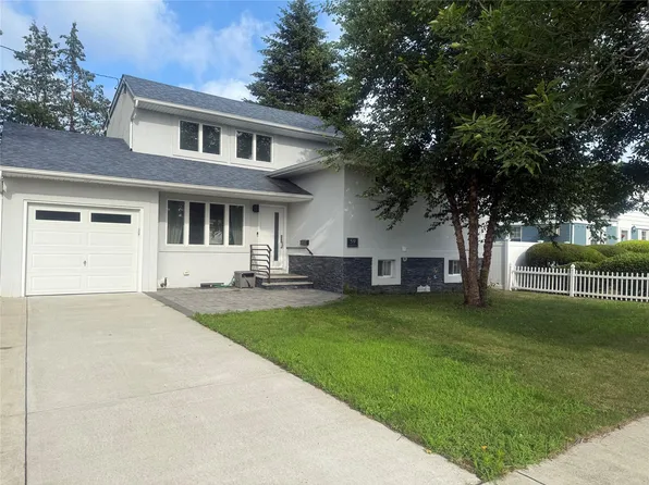 59 Cedar Drive, Farmingdale, NY 11735