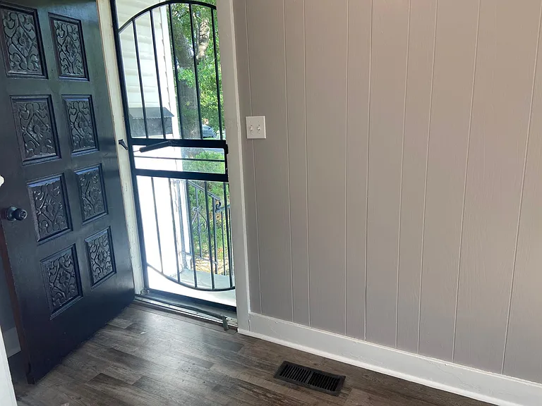 1412 Montview Rd — Photo 3