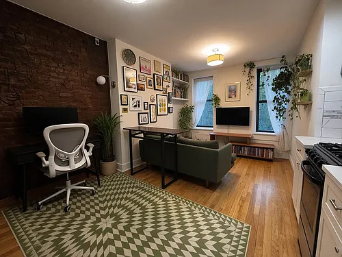 518 E 6th St #2 Photo 1