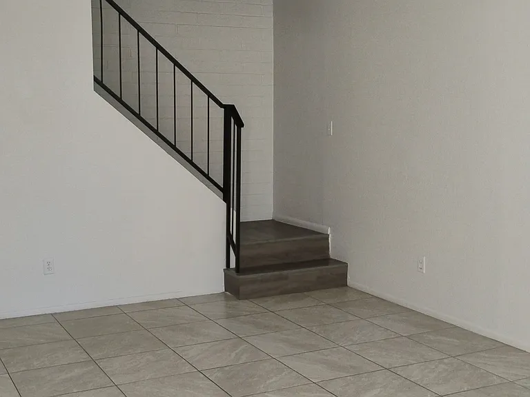 N 54th Ln — Photo 11