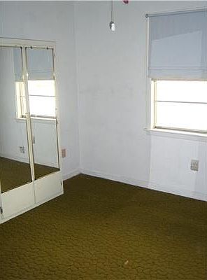4th image of 309 Woodmeade St