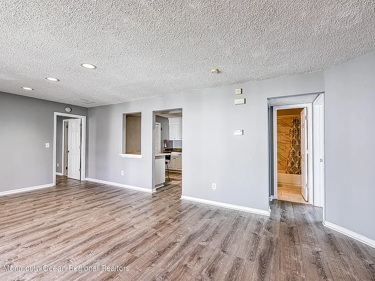 45 Tulip Ln — Photo 8