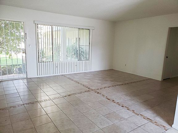 4th image of 15807-15815-1581 Landmark Dr #15807-1