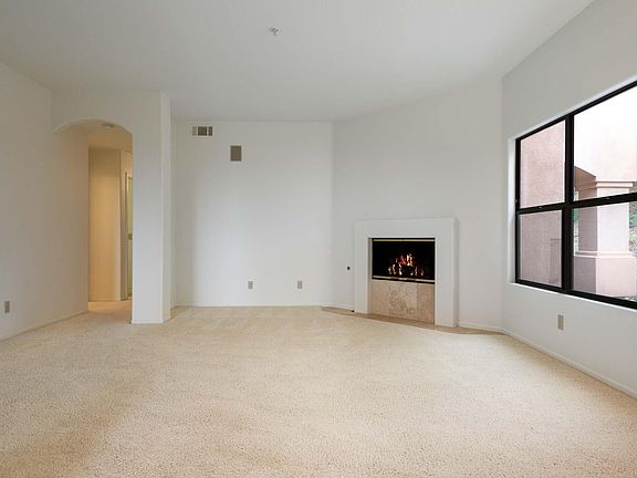 4th image of 4647 Malaga Cir