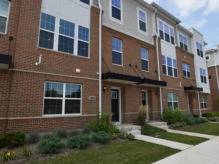 2945 Showplace Dr — Photo 3