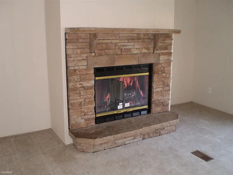 240 Crestridge Dr — Photo 2