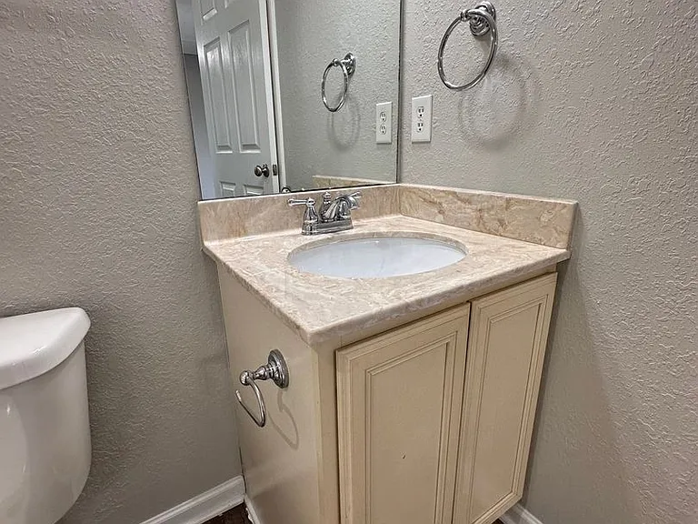 Fox Springs Condos — Photo 28