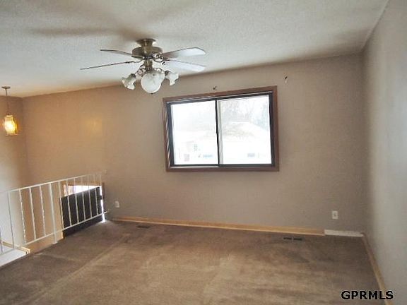 3rd image of 929 Applewood Dr