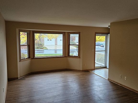 2nd image of 2880 Embury Dr #2880