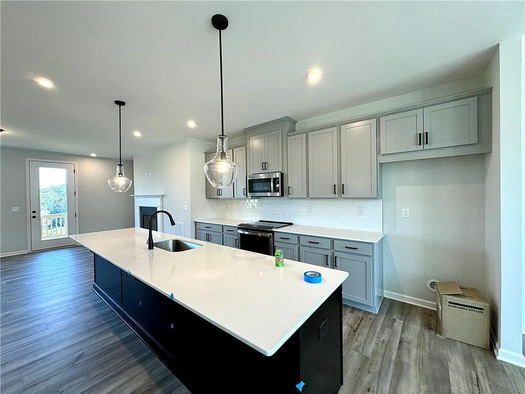 3 bed, 4.0 bath, 2425 sqft, $2,950 — Photo 3