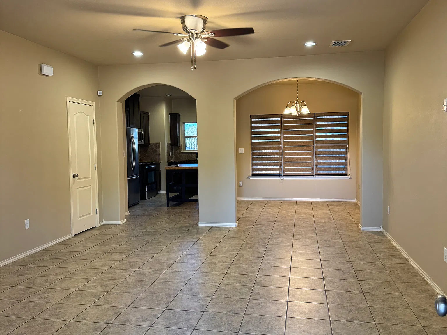 3 bed, 2.5 bath, 1707 sqft, $1,700 — Photo 4