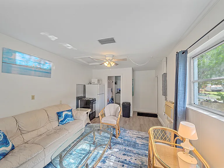 708 Shore Rd #B — Photo 4