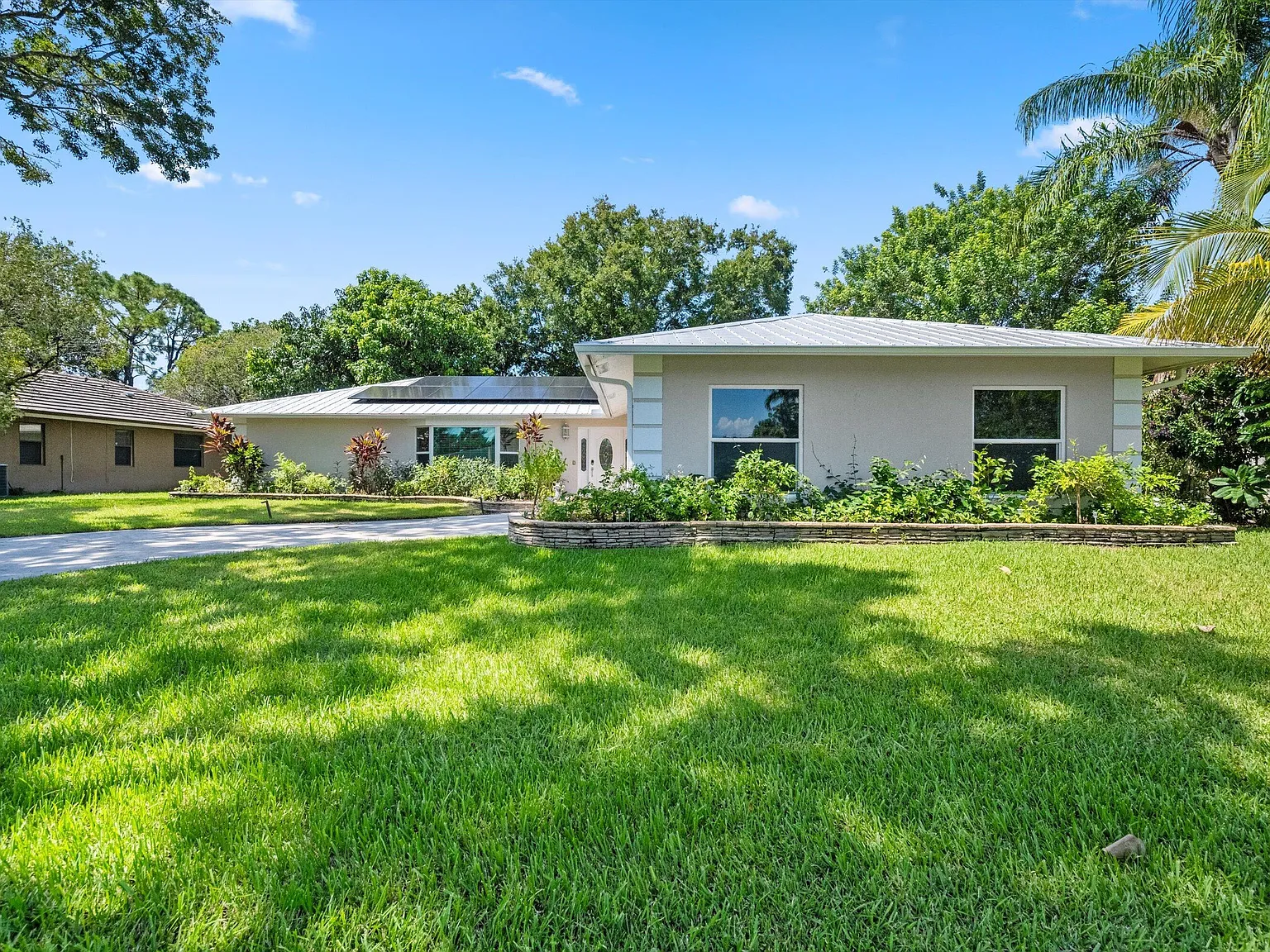 3 bed, 2.0 bath, 1795 sqft, $11,000 — Photo 3