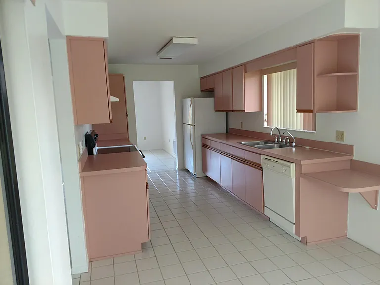 2696 La Alameda Ave — Photo 18
