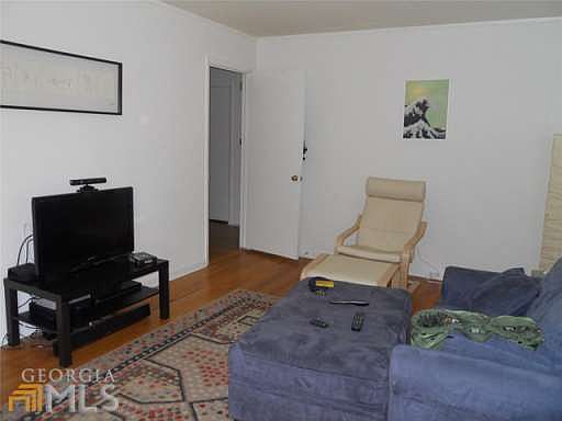4th image of 4323 Fairfax Dr