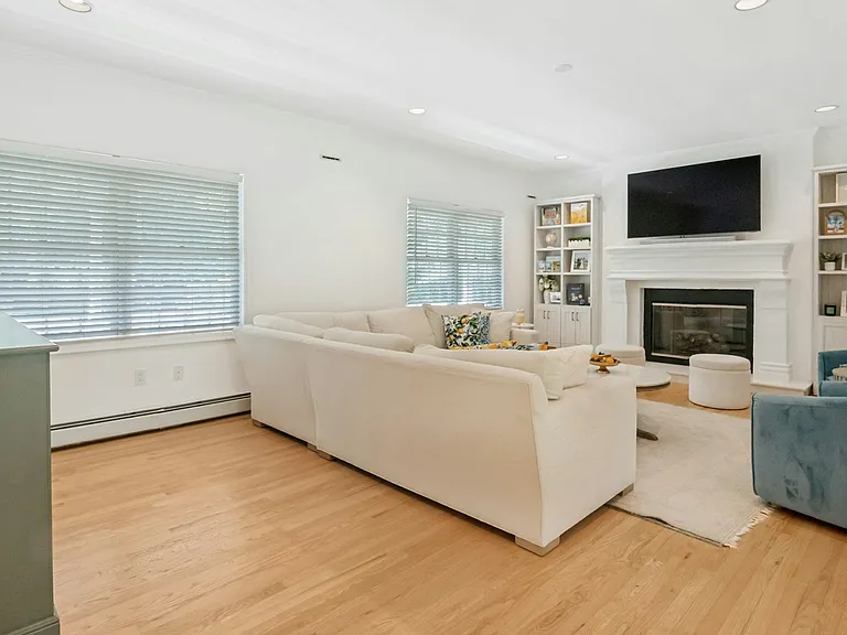 575 Washington Ave — Photo 6
