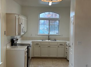 5683 W Holland Ave, Fresno, CA 93722