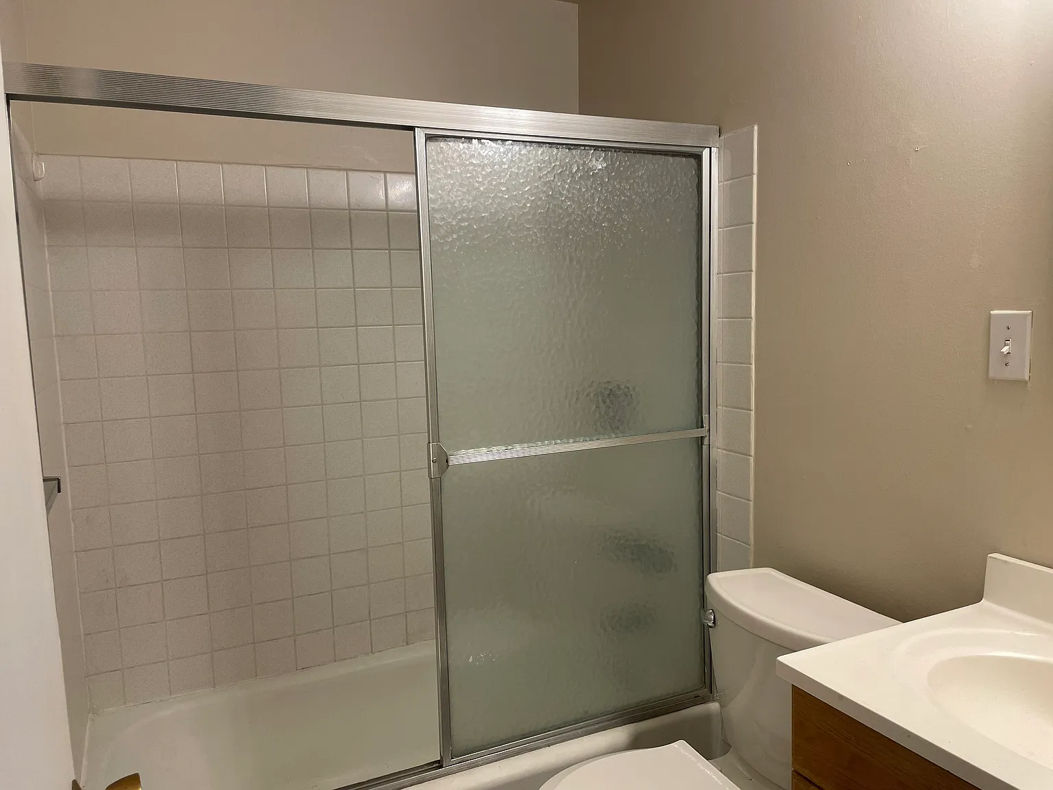 2 bed, 920 sqft, $1,600 — Photo 3