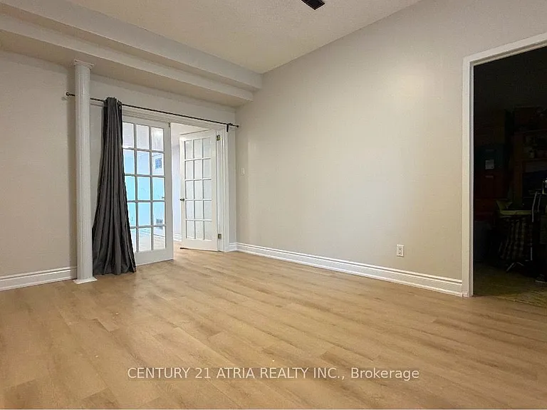 65 Newlin Cres #REAR GROUND FLR — Photo 10