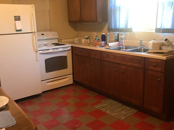 5th image of 1215 Poe Town St