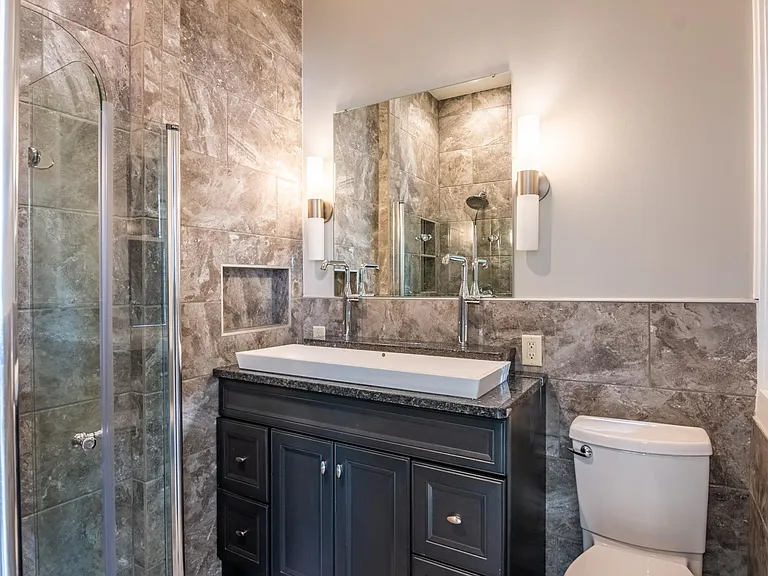 535 W Berry St #2 — Photo 9