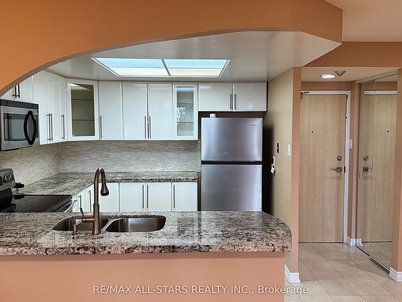 5th image of 7601 Bathurst St #402
