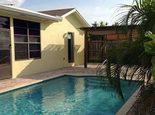 222 SE 4th St, Dania, FL 33004